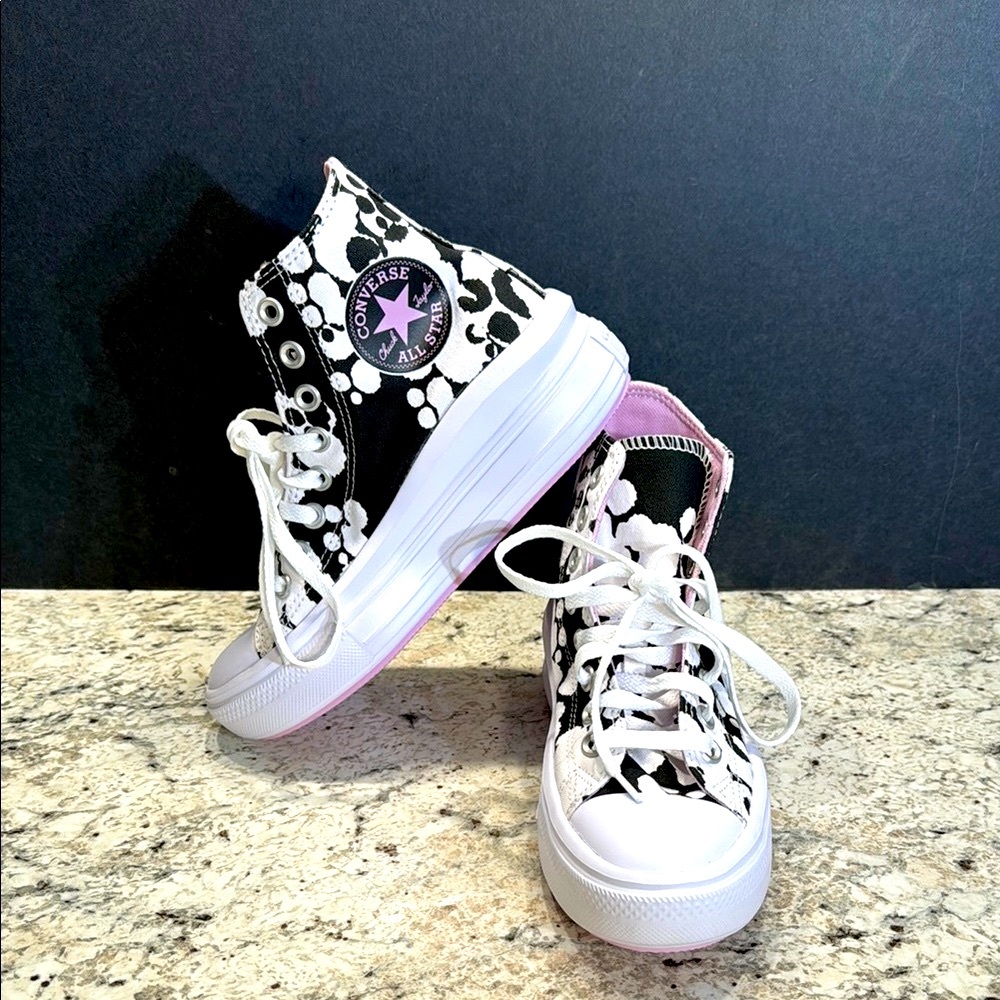 Converse Chuck TaylorAll Star Move Inked Lifestyle Women’s size 6.5. New.